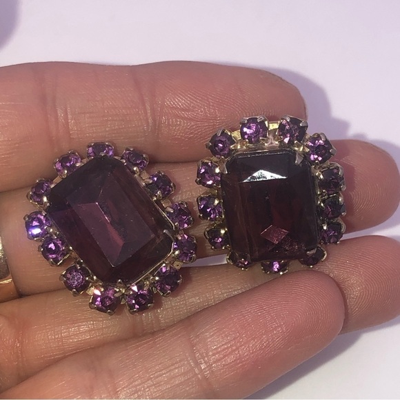 VTG Purple Rhinestone Emerald Cut Centre Clip On Earrigs Unmarked 1.1” - Picture 2 of 4